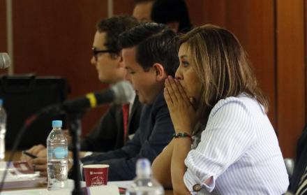 Diligencia. María Augusta Enríquez, excolaboradora de Vinicio Alvarado, estuvo presente en la audiencia de vinculación al caso Sobornos 2012-2016.