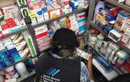 Técnicos de Arcsa verificaron que este tipo de productos se encuentren regularizados en el país a través del Registro Sanitario.