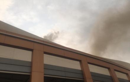 Imágenes de los exteriores del centro comercial.