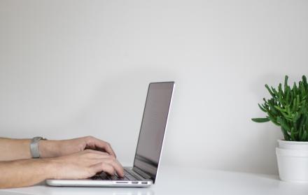 Diversas jurisdicciones, entre ellas la de Viena, ponen a prueba un programa de educación de civismo en la Internet, bautizado ‘El diálogo antes que el odio’.