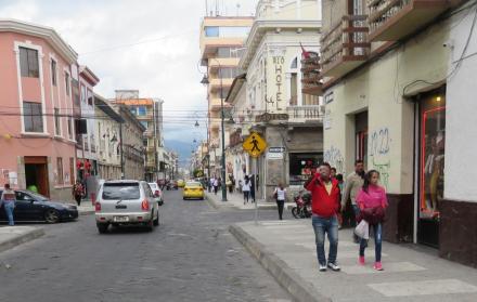 Riobamba. La capital de la provincia de Chimborazo vivió un sábado común. Sus calles, que en feriado suelen estar más ocupadas de lo habitual con caras foráneas, lucieron un tanto vacías. 