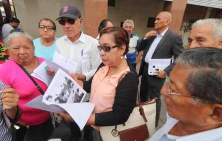 Los jubilados se concentraron por varias horas en las afueras del edificio sede.