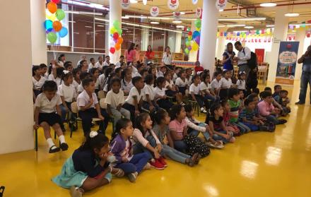Un centenar de niños conmemoraron el Día Internacional del Libro.