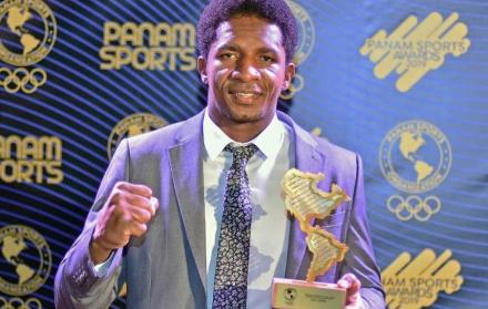 El viernes, el pugilista recibió la condecoración a los Valores Deportivos entregada por Panam Sports, en una ceremonia realizada en Estados Unidos.