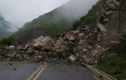 El derrumbe se registró en la vía Cuenca-Girón-Pasaje.