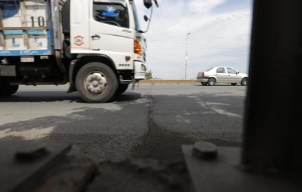 Situación. La alta carga vehicular obliga un continuo mantenimiento del viaducto Vicente Rocafuerte.