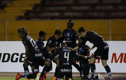 Festejo. Los jugadores de Independiente celebran uno de los goles marcados en la Copa Sudamericana. (Foto: Gustavo Guamán / Expreso)