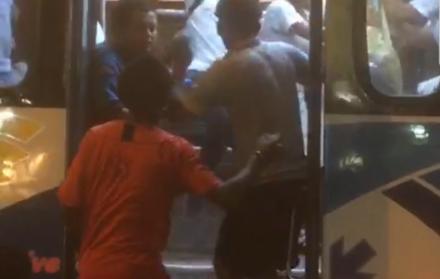 La victima y sus amigos lograron huir.