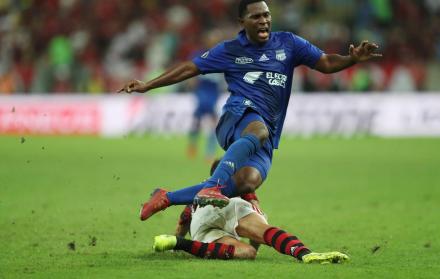 Angulo jugaba para Emelec.