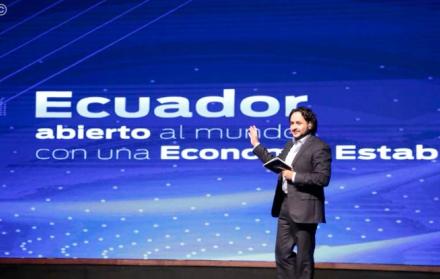 El ministro de Telecomunicaciones, Andrés Michelena, expone el proyecto Ecuador Digital.