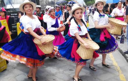 Muestra de la cultura cuencana al cumplir 462 años de Fundación.