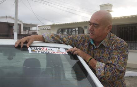 Esperan entregar cerca de 10.000 adhesivos.