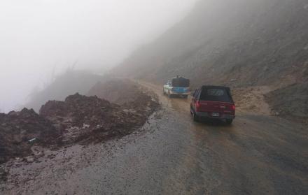 Carretera. Durante la temporada de lluvias podrán circular por la vía Guanujo-Echeandía, en Bolívar, únicamente los vehículos livianos en un horario programado, en la mañana y tarde.