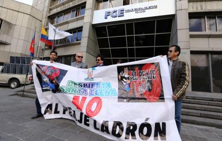 Pedido. El colectivo ‘Despierta Santa Elena’ pidió a la Fiscalía que, en el caso Sobornos, investigue a un exministro de Transporte por un contrato. 