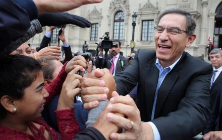 Esta medida del Congreso abre interrogantes en Perú, que pasa a tener dos presidentes, Vizcarra y Aráoz.