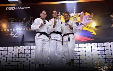 Deportistas en el medallero del Open Panamericano de Quito.