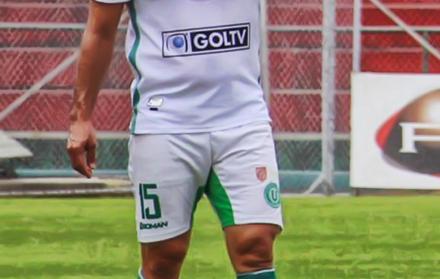 El volante manabita dijo que la Virgen de Monserrate escuchó sus plegarias. Ahora el jugador de 33 años se prepara para cumplirá con su promesa.