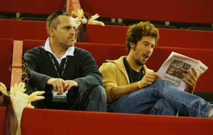 Un juez decidirá finalmente si Bosé y Palau son padres legales de sus cuatro hijos.