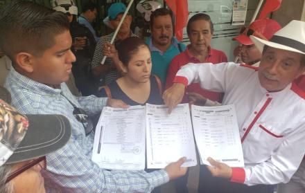 Julio Alfaro Mieles, candidato a la alcaldía de Salitre, presentó la denuncia ante la Fiscalía del Guayas por supuesta acción delicuencial.