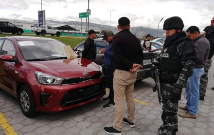 Detención de los sospechosos.