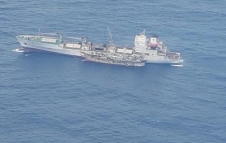 Hace año y medio un barco de una flota pesquera china fue interceptada por la Marina ecuatoriana cuando se encontraba pescando en una reserva natural del archipiélago de Galápagos.