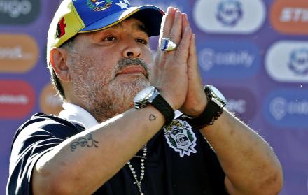 Maradona dijo que atendería otras ofertas ya que su decisión es definitiva. 