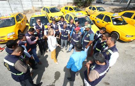 Preocupación. Los taxistas expresaron su malestar por los problemas que deben afrontar en los tres sitios.