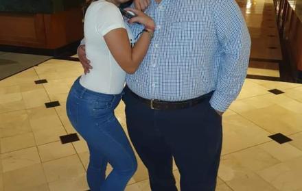 Jorge Luis Flores Lema fue asesinado en abril pasado. En esta foto junto a la sospechosa.