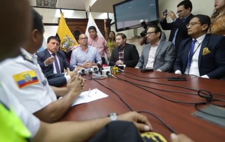 Luego de que se viralizara un video en las redes sociales, en las que un funcionario público amedrentara contra agentes de tránsito, el gobernador del Guayas, puso una demanda para que el caso no quede impune.