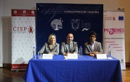 Este Seminario giró en torno a la discusión actual sobre los instrumentos de política pública, aplicables para las distintas dimensiones de la Economía Popular y Solidaria.