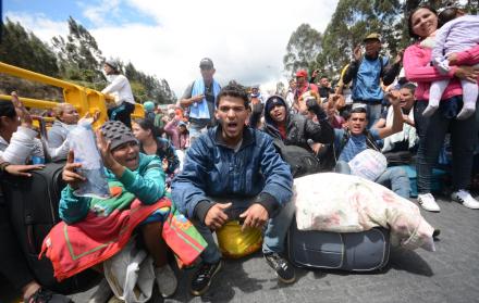 Migrantes venezolanos en el puente de Rumichaca.