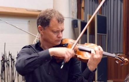 Morris olvidó su violín en un tren al sureste de Londres.