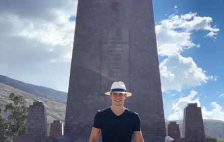 El actor visitó varios monumentos y sitios turísticos en Quito.
