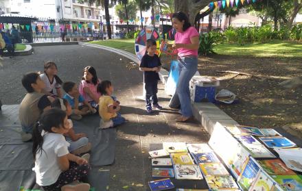 Difusión. Los libros con cuentos publicados se obsequian como parte de los programas de la Casa de la Cultura.