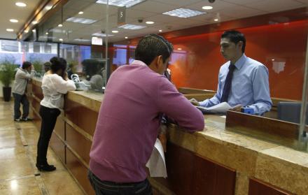 Las ventanillas diferidas atienden en centros comerciales y cada banco tiene su horario.