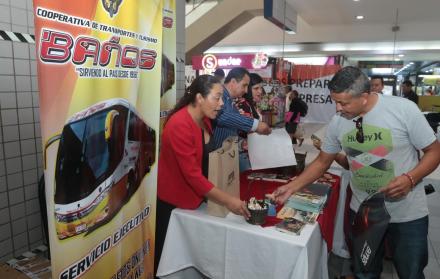 Feria “Un día en los cantones” se realiza en el patio de comidas de la Terminal Terrestre de Guayaquil.