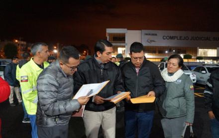 Funcionarios de la Fiscalía en el operativo. 