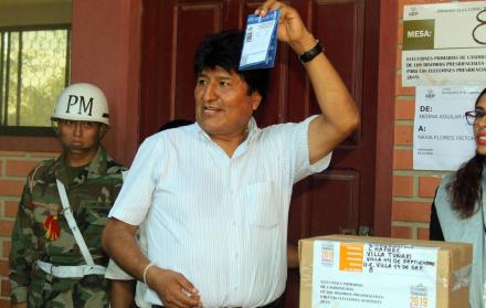 Morales sufragando este domingo en las elecciones primarias de Bolivia