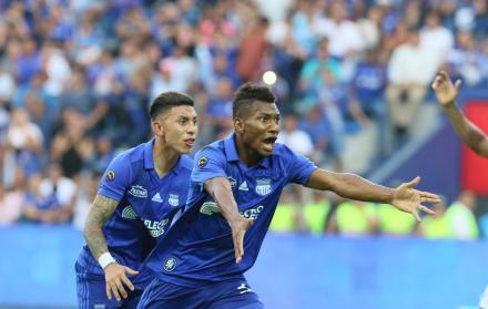 Encuentro entre Liga de Quito y Emelec en el estadio Cawpell.