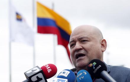El senador colombiano Julián Gallo, sale de la Fiscalía General de la Nación luego de entregar pruebas de un supuesto plan para asesinar a los altos dirigentes del partido FARC. 09 de julio de 2019.