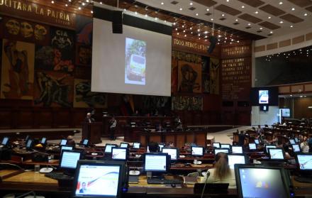 Referencial. El gasto de luz eléctrica de la Asamblea Nacional excede al de agua, transporte y correos.