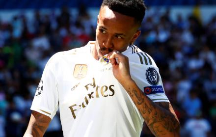 Eder Militao fue retirado de su presentación para recibir atención médica.