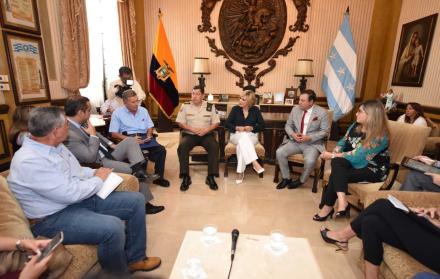 La alcaldesa de Guayaquil, Cynthia Viteri, mantuvo una reunión con la Corporación para la Seguridad Ciudadana de Guayaquil (CSCG) y el Sistema 911.
