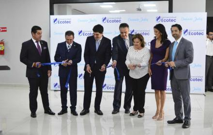 Acto inaugural en el edificio C de la Universidad Ecotec.