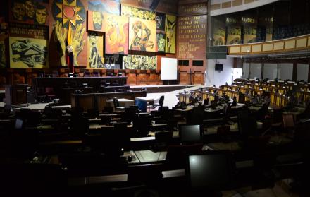 Pleno de la Asamblea Nacional con los curules vacíos. 
