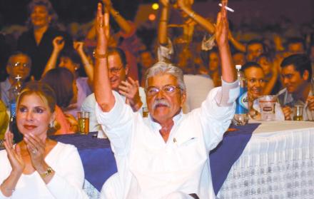 El también exalcalde disfrutó de uno de los conciertos del mexicano en el Jardín de la Salsa