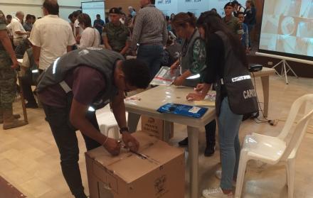 El escrutinio en Guayas inició con un impasse