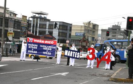 Imagen de archivo. La medida de restricción vehicular en la capital pasará de denominarse pico y placa a ‘Hoy no circula’. Regirá de lunes a viernes de 05:00 a 20:00.
