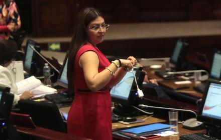 Espín es investigada por el delito de tráfico de influencias en el caso de Diana Falcón.