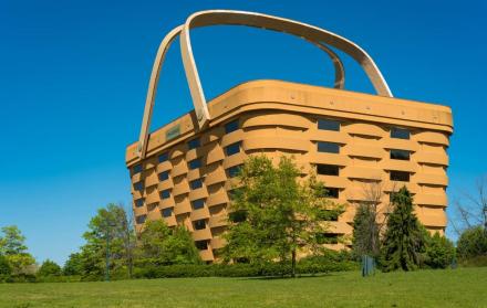 El inmueble que data de 1997, el cual era la antigua sede de Longaberger Co., se encuentra en Newark, Ohio (Estados Unidos).